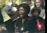 Image Maxine Waters présente les résolutions pour les femmes des minorités Houston Texas USA, 1977, de la seconde 45 séquences d'archives historiques vidéo 65675029744
