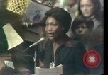 Image Maxine Waters présente les résolutions pour les femmes des minorités Houston Texas USA, 1977, de la seconde 49 séquences d'archives historiques vidéo 65675029744
