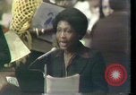 Image Maxine Waters présente les résolutions pour les femmes des minorités Houston Texas USA, 1977, de la seconde 50 séquences d'archives historiques vidéo 65675029744