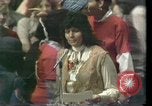 Image Maxine Waters présente les résolutions pour les femmes des minorités Houston Texas USA, 1977, de la seconde 57 séquences d'archives historiques vidéo 65675029744