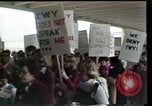 Image protester contre le National Womens Conférence Texas United States USA, 1977, de la seconde 18 séquences d'archives historiques vidéo 65675029745