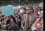 Image protester contre le National Womens Conférence Texas United States USA, 1977, de la seconde 51 séquences d'archives historiques vidéo 65675029745