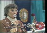 Image protester contre le National Womens Conférence Texas United States USA, 1977, de la seconde 57 séquences d'archives historiques vidéo 65675029745