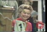 Standbild Phyllis Schlafly spricht gegen ERA und gleichgeschlechtliche Ehe Houston Texas USA, 1977, aus Sekunde 1 historischem Filmmaterial Videoclip 65675029746