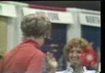 Standbild Phyllis Schlafly spricht gegen ERA und gleichgeschlechtliche Ehe Houston Texas USA, 1977, aus Sekunde 3 historischem Filmmaterial Videoclip 65675029746