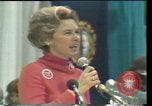 Standbild Phyllis Schlafly spricht gegen ERA und gleichgeschlechtliche Ehe Houston Texas USA, 1977, aus Sekunde 8 historischem Filmmaterial Videoclip 65675029746