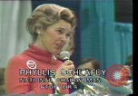 Standbild Phyllis Schlafly spricht gegen ERA und gleichgeschlechtliche Ehe Houston Texas USA, 1977, aus Sekunde 11 historischem Filmmaterial Videoclip 65675029746