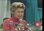 Standbild Phyllis Schlafly spricht gegen ERA und gleichgeschlechtliche Ehe Houston Texas USA, 1977, aus Sekunde 13 historischem Filmmaterial Videoclip 65675029746
