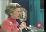 Standbild Phyllis Schlafly spricht gegen ERA und gleichgeschlechtliche Ehe Houston Texas USA, 1977, aus Sekunde 18 historischem Filmmaterial Videoclip 65675029746