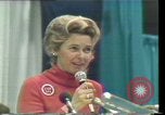 Standbild Phyllis Schlafly spricht gegen ERA und gleichgeschlechtliche Ehe Houston Texas USA, 1977, aus Sekunde 20 historischem Filmmaterial Videoclip 65675029746