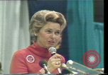 Standbild Phyllis Schlafly spricht gegen ERA und gleichgeschlechtliche Ehe Houston Texas USA, 1977, aus Sekunde 21 historischem Filmmaterial Videoclip 65675029746