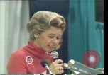 Standbild Phyllis Schlafly spricht gegen ERA und gleichgeschlechtliche Ehe Houston Texas USA, 1977, aus Sekunde 23 historischem Filmmaterial Videoclip 65675029746