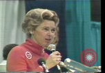 Standbild Phyllis Schlafly spricht gegen ERA und gleichgeschlechtliche Ehe Houston Texas USA, 1977, aus Sekunde 26 historischem Filmmaterial Videoclip 65675029746