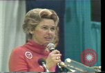 Standbild Phyllis Schlafly spricht gegen ERA und gleichgeschlechtliche Ehe Houston Texas USA, 1977, aus Sekunde 27 historischem Filmmaterial Videoclip 65675029746