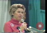 Standbild Phyllis Schlafly spricht gegen ERA und gleichgeschlechtliche Ehe Houston Texas USA, 1977, aus Sekunde 29 historischem Filmmaterial Videoclip 65675029746