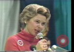 Standbild Phyllis Schlafly spricht gegen ERA und gleichgeschlechtliche Ehe Houston Texas USA, 1977, aus Sekunde 39 historischem Filmmaterial Videoclip 65675029746