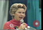Standbild Phyllis Schlafly spricht gegen ERA und gleichgeschlechtliche Ehe Houston Texas USA, 1977, aus Sekunde 40 historischem Filmmaterial Videoclip 65675029746