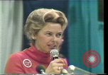 Standbild Phyllis Schlafly spricht gegen ERA und gleichgeschlechtliche Ehe Houston Texas USA, 1977, aus Sekunde 41 historischem Filmmaterial Videoclip 65675029746
