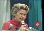 Standbild Phyllis Schlafly spricht gegen ERA und gleichgeschlechtliche Ehe Houston Texas USA, 1977, aus Sekunde 43 historischem Filmmaterial Videoclip 65675029746