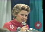 Standbild Phyllis Schlafly spricht gegen ERA und gleichgeschlechtliche Ehe Houston Texas USA, 1977, aus Sekunde 44 historischem Filmmaterial Videoclip 65675029746
