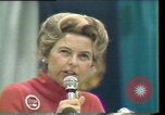 Standbild Phyllis Schlafly spricht gegen ERA und gleichgeschlechtliche Ehe Houston Texas USA, 1977, aus Sekunde 52 historischem Filmmaterial Videoclip 65675029746