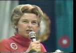 Standbild Phyllis Schlafly spricht gegen ERA und gleichgeschlechtliche Ehe Houston Texas USA, 1977, aus Sekunde 53 historischem Filmmaterial Videoclip 65675029746