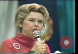 Standbild Phyllis Schlafly spricht gegen ERA und gleichgeschlechtliche Ehe Houston Texas USA, 1977, aus Sekunde 59 historischem Filmmaterial Videoclip 65675029746