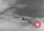 Standbild P-39's die Kontrollen der Anlandungen United States USA, 1942, aus Sekunde 3 historischem Filmmaterial Videoclip 65675029756