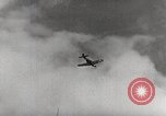 Standbild P-39's die Kontrollen der Anlandungen United States USA, 1942, aus Sekunde 4 historischem Filmmaterial Videoclip 65675029756