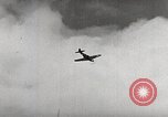 Standbild P-39's die Kontrollen der Anlandungen United States USA, 1942, aus Sekunde 7 historischem Filmmaterial Videoclip 65675029756