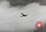 Standbild P-39's die Kontrollen der Anlandungen United States USA, 1942, aus Sekunde 8 historischem Filmmaterial Videoclip 65675029756