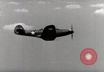 Standbild P-39's die Kontrollen der Anlandungen United States USA, 1942, aus Sekunde 21 historischem Filmmaterial Videoclip 65675029756