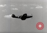 Standbild P-39's die Kontrollen der Anlandungen United States USA, 1942, aus Sekunde 24 historischem Filmmaterial Videoclip 65675029756