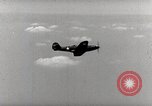 Standbild P-39's die Kontrollen der Anlandungen United States USA, 1942, aus Sekunde 28 historischem Filmmaterial Videoclip 65675029756