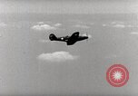 Standbild P-39's die Kontrollen der Anlandungen United States USA, 1942, aus Sekunde 29 historischem Filmmaterial Videoclip 65675029756