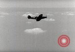 Standbild P-39's die Kontrollen der Anlandungen United States USA, 1942, aus Sekunde 30 historischem Filmmaterial Videoclip 65675029756