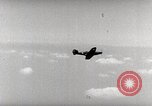Standbild P-39's die Kontrollen der Anlandungen United States USA, 1942, aus Sekunde 33 historischem Filmmaterial Videoclip 65675029756