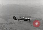 Standbild P-39's die Kontrollen der Anlandungen United States USA, 1942, aus Sekunde 35 historischem Filmmaterial Videoclip 65675029756