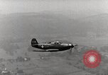 Standbild P-39's die Kontrollen der Anlandungen United States USA, 1942, aus Sekunde 36 historischem Filmmaterial Videoclip 65675029756