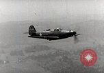 Standbild P-39's die Kontrollen der Anlandungen United States USA, 1942, aus Sekunde 44 historischem Filmmaterial Videoclip 65675029756