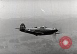 Standbild P-39's die Kontrollen der Anlandungen United States USA, 1942, aus Sekunde 46 historischem Filmmaterial Videoclip 65675029756