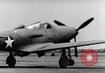 Standbild P-39 Airacobra Ausübung Flugzeuge United States USA, 1942, aus Sekunde 9 historischem Filmmaterial Videoclip 65675029757