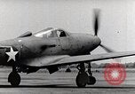 Standbild P-39 Airacobra Ausübung Flugzeuge United States USA, 1942, aus Sekunde 10 historischem Filmmaterial Videoclip 65675029757