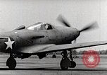 Standbild P-39 Airacobra Ausübung Flugzeuge United States USA, 1942, aus Sekunde 12 historischem Filmmaterial Videoclip 65675029757
