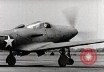 Standbild P-39 Airacobra Ausübung Flugzeuge United States USA, 1942, aus Sekunde 15 historischem Filmmaterial Videoclip 65675029757