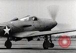 Standbild P-39 Airacobra Ausübung Flugzeuge United States USA, 1942, aus Sekunde 19 historischem Filmmaterial Videoclip 65675029757