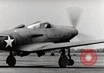 Standbild P-39 Airacobra Ausübung Flugzeuge United States USA, 1942, aus Sekunde 21 historischem Filmmaterial Videoclip 65675029757