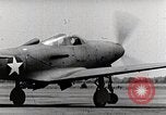 Standbild P-39 Airacobra Ausübung Flugzeuge United States USA, 1942, aus Sekunde 22 historischem Filmmaterial Videoclip 65675029757