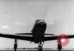 Standbild P-39 Airacobra Ausübung Flugzeuge United States USA, 1942, aus Sekunde 27 historischem Filmmaterial Videoclip 65675029757