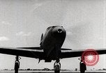 Standbild P-39 Airacobra Ausübung Flugzeuge United States USA, 1942, aus Sekunde 29 historischem Filmmaterial Videoclip 65675029757